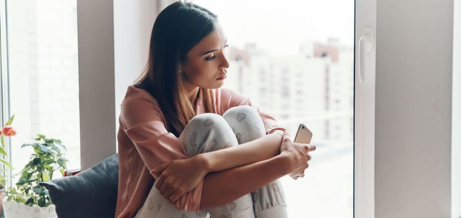 Descubra por que você não consegue sentir prazer e alegria, e aprenda um exercício simples de 30 segundos que reconecta você com emoções positivas. Entenda como treinar o primeiro pilar da felicidade.